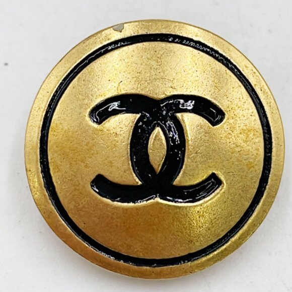 Chanel #278 Genuine CC CHANEL Round LOGO Bottle Cap earring - Picture 2 of 6